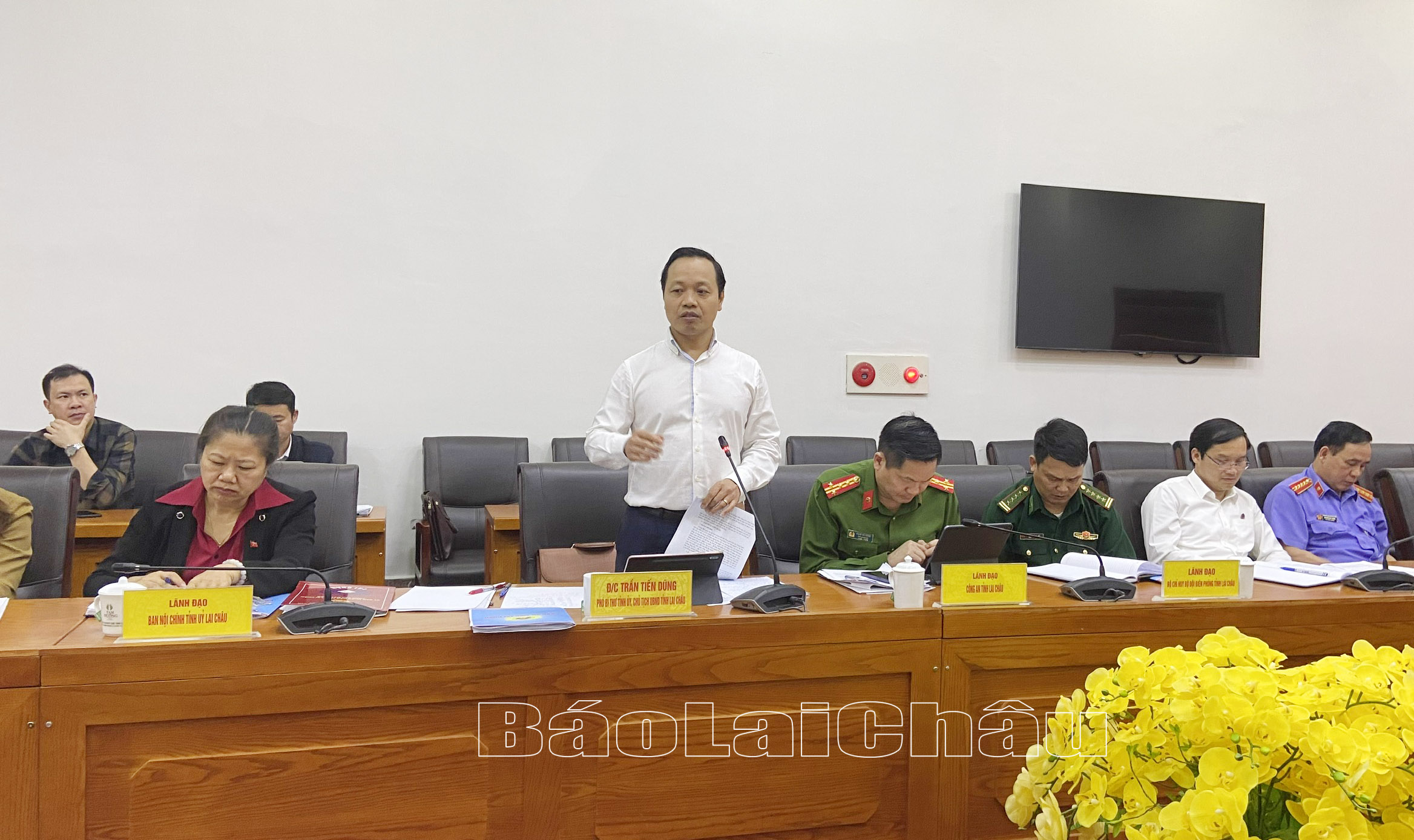 Đồng chí Trần Tiến Dũng – Phó Bí thư Tỉnh ủy, Chủ tịch UBND tỉnh mong muốn đoàn công tác quan tâm về hạ tầng viễn thông ở khu vực biên giới phục vụ cho công tác phát triển kinh tế, giảm nghèo bền vững.